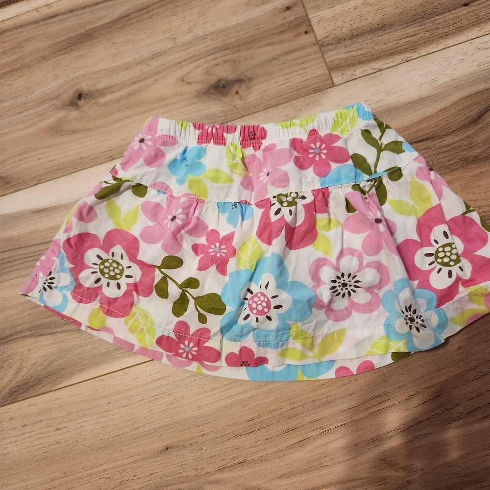 🌟$1 Bundled /Blooming Beauty: Carter's 9 Month White Skirt with Flowers
